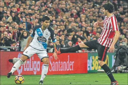  ?? FOTO: EFE ?? Juanfran, ante San José en el último Athletic de Bilbao-Deportivo de Liga