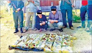  ?? POLICE ?? Two Laotian nationals caught in Stung Treng are part of a new drug traffickin­g ring.