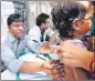  ?? VIJAYANAND GUPTA/ HT ?? Striking doctors treat patients outside Sion hospital on Thursday.