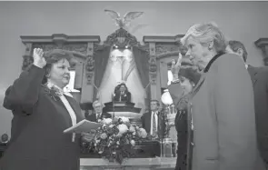  ?? CHRIS RUSSELL/COLUMBUS DISPATCH ?? Ohio’s first and only female House Speaker to date, Jo Ann Davidson, is sworn in for another term in early January 1997 by Ohio’s first female Attorney General, Betty D. Montgomery, who also was the first woman to serve as state auditor. The two are good friends and still work together.