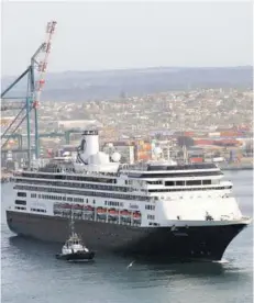  ??  ?? ► El crucero “Zaandam”, que ha recorrido la costa criolla, inauguró la temporada en San Antonio.