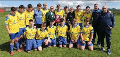  ??  ?? Sean Parker of the Wexford Football League presents the Youths Premier Division trophy to North End United.