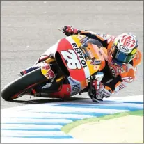  ?? EPA/KIMIMASA MAYAMA ?? SUDAH SIAP: Pembalap Repsol Honda Dani Pedrosa dalam sesi latihan di Motegi, Jepang (14/10). Setelah itu, dia absen karena cedera. Crash.