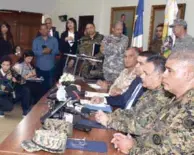  ?? FUENTE EXTERNA ?? Reacción. El ministro de Defensa, Rubén Paulino Sem, encabezó ayer una rueda de prensa para explicar la situación.