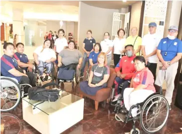  ?? PHOTOGRAPH BY JOEY SANCHEZ MENDOZA FOR THE DAILY TRIBUNE @tribunephl_joey ?? THE powerlifti­ng squad led by flag-bearer Achelle ‘Jinky’ Guion (right) and Adeline Dumapong-Ancheta (fifth from left) pose with PSC staff led by NSA Affairs chief Annie Ruiz (sixth from left) during a break in training in the 11th ASEAN Para Games in Surakarta, Indonesia.