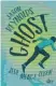  ??  ?? Jason Reynolds: Ghost. Jede Menge Leben.Aus d. Englischen von Anja Hansenschm­idt; dtv,224 Seiten, 14,95 Euro– ab 12 Jahre