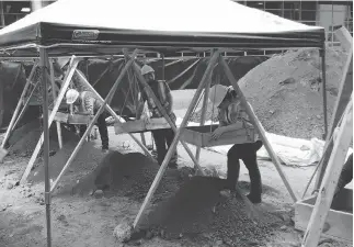  ?? PATERSON GROUP ?? Workers sift for artifacts and human remains at the Barrack Hill cemetery site.