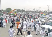  ??  ?? Farmers gathered for a protest march against new farm laws, from Karnal to Singhu Border, in Karnal on Sunday.