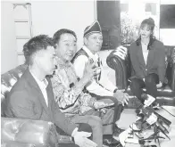 ?? ?? ARAP: Abdul Karim maya baum pengarang berita madah diri arap bendar Sarawak ulih nyapai taga 4 juta temuai datai ke Sarawak ba taun 2024, kemari.