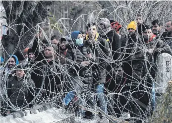  ?? FOTO: SAKIS MITROLIDIS/AFP ?? Wie Geflüchtet­e in Europa zukünftig verteilt werden, soll eine Asylreform regeln.