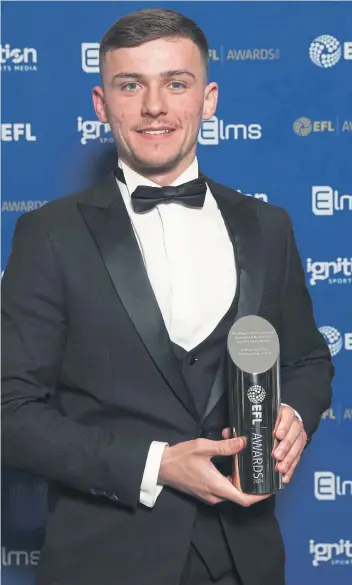  ?? ?? Harrison Burrows with his EFL League One player-of-the-year award. Photo Andrew Fosker/Shuttersto­ck.