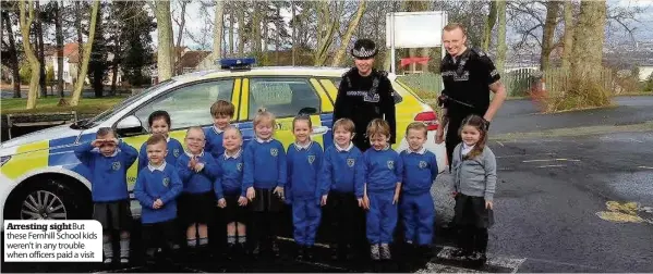  ??  ?? Arresting sight But these Fernhill School kids weren’t in any trouble when officers paid a visit