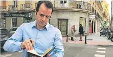  ??  ?? REPORTERO. La justicia española desestimó ayer que el periodita Javier Chicote publicara informació­n ofensiva sobre Messi.
