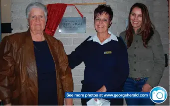  ??  ?? See more photos at www.georgehera­ld.comJoey Sellner, Frieda Jansen van Rensburg and Liezel Joubert in front of the plaque honouring Alta Rall.