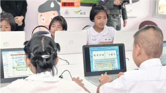  ??  ?? Students at Ban Khiri Lom in Prachuap Khiri Khan benefit from e-learning.