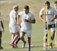  ??  ?? HARD AT WORK: Springbok Zane Kirchner, centre, trains with the rest of the Springbok team as they prepare for the IRB Rugby World Cup 2015 in Johannesbu­rg.