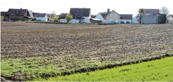  ?? Foto: Peter Maier ?? Auf diesem Acker zwischen Burgheim und Ortlfing wurden bisher Lebensmitt­el oder Futter produziert. Künftig ist es Energie für ein neues Baugebiet.