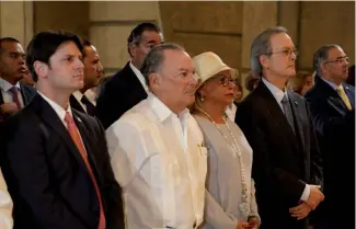  ?? F.E ?? Manuel Alejandro Grullón Hernández, Frank Rainieri, Rosa Hernández de Grullón y Manuel A. Grullón, en la misa celebrada en la Basílica de .