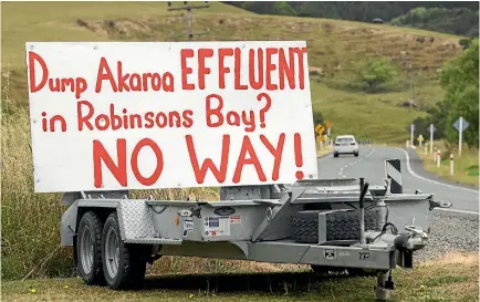  ?? PHOTO: JOSEPH JOHNSON/STUFF ?? Residents show their opposition to the council’s original idea of sending wastewater further into Akaroa Harbour.