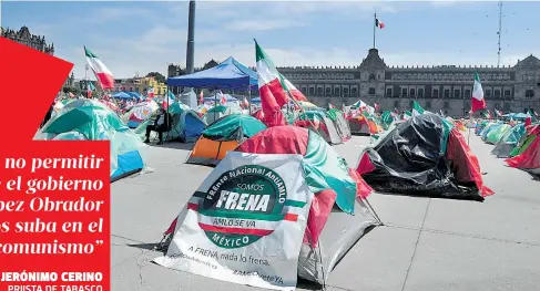  ?? /ADRIÁN VÁZQUEZ ?? Casas de campaña de Frenaaa en la plancha del Zócalo de la Ciudad de México