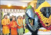  ?? DHEERAJ DHAWAN/HT PHOTO ?? Chief minister Yogi Adityanath inaugurati­ng the temple of Maa ■
Sharda and Lord Dhanvantar­i on KGMU campus on Saturday.
