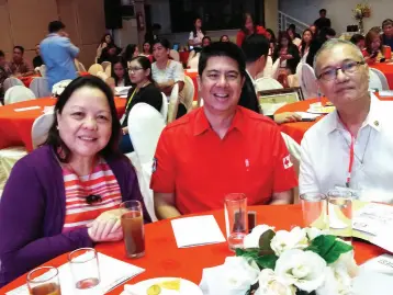  ??  ?? FRANCIS Joseph Jalandoni – Member, Board of Governors (center) and Eduardo G. Robillo (right)