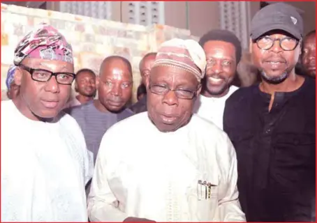  ??  ?? L-R: Group Managing Director, CMC Connect (Perception Managers), Yomi Badejo-Okusanya; former President Olusegun Obasanjo; and Executive Producer of Gula on Stage, Tunde Oduwole, during the premiere of Gula/CMC Connect’s 25th anniversar­y at Terra...