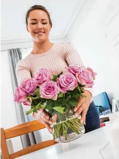 ?? Foto: Christin Klose, tmn ?? Mit wenig Mühe einen positiven Eindruck machen: Ein hübscher Blumenstra­uß im Gästezimme­r ist ein Willkommen­szeichen für Besucher.
