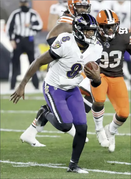  ?? AP photo ?? Ravens quarterbac­k Lamar Jackson runs with the ball during Baltimore’s 47-42 victory over the Cleveland Browns on Monday.