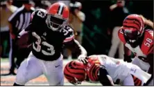  ?? ASSOCIATED PRESS ?? Browns running back Trent Richardson, left, isn’t used to losing, but he’s already lost half of the games (2) than he did in his entire career at Alabama (4).