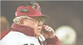  ?? GETTY IMAGES ?? The Cardinals and coach Buddy Ryan lost to the Cowboys 37-13 on Christmas night, a Monday in 1995, at Sun Devil Stadium in Tempe. It was Ryan'’s final game as coach of the Cardinals.