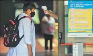  ?? CEDOC PERFIL ?? COMPROMISO. Docentes como alumnos colaboran en la prevención de contagios.