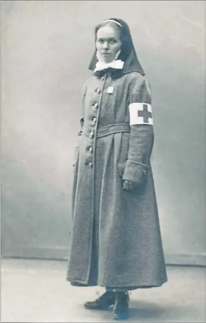  ??  ?? SYSTER. Edith Sjösten deltog i kriget som sjuksköter­ska.