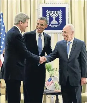  ?? JASON REED / REUTERS ?? Protocolo. Obama presenta a su secretario de Estado, John Kerry, al presidente israelí, Shimon Peres, en Jerusalén