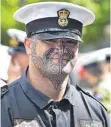  ?? FOTO: DPA ?? Weiterhin verboten: Tätowierun­gen im Gesicht. Das Foto zeigt einen Offizier der neuseeländ­ischen Marine.