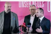  ??  ?? Chancen-Allianz mit den Pinken: Stefan Unterberge­r und Ferry Maier dockten bei Neos-Chef Matthias Strolz an