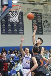  ?? GABRIELA CAMPOS/THE NEW MEXICAN ?? Taos’ Derek Chacon attempts a shot during Friday’s game at St. Michael’s. Taos beat St. Michael’s 71-65 in double overtime. Taos (11-9, 2-0) moved into sole possession of first place in the 2-4A standings while the Horsemen (7-12, 1-1) slid back after...