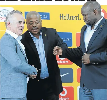  ?? /VELI NHLAPO ?? New Kaizer Chiefs technical adviser Rob Hutting, left, shares a light moment with team manager Bobby Motaung and coach Steve Komphela during yesterday’s press session.