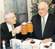  ?? (vlevo) a německý kancléř Helmut Kohl v roce 1997 FOTO ČTK ?? Václav Klaus