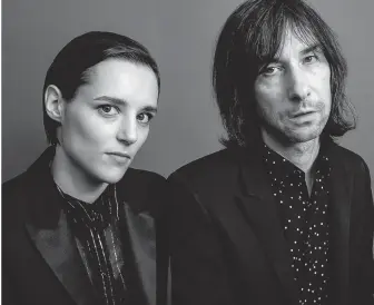  ?? [ Silvertone] ?? Finsteres Duo: Jehnny Beth (Ex-Savages), Bobby Gillespie (von Primal Scream).