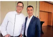  ?? FOTOS (2): KANT ?? Sven Kant mit dem Grünen-Politiker Cem Özdemir.