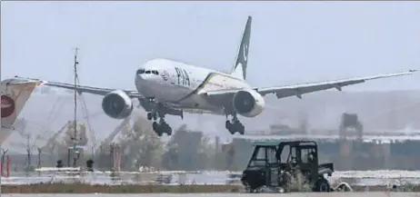  ?? AFP ?? A PIA plane carrying a handful of passengers lands at the airport in Kabul on Monday.