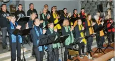  ?? Foto: Roland Furthmair ?? Der Wiblinger Gospelchor gab in der Bellenberg­er Pfarrkirch­e ein Konzert unter dem Motto „The Gospel History“.