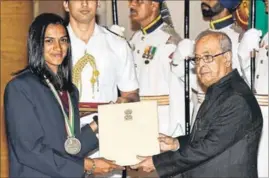  ?? Rio Olympics badminton silver medallist PV Sindhu receives the Rajiv Gandhi Khel Ratna Award from President Pranab Mukherjee at the Rashtrapat­i Bhawan on Monday. VIPIN KUMAR/HT PHOTO ??