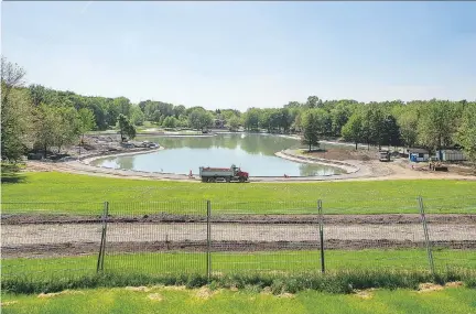  ?? DARIO AYALA/MONTREAL GAZETTE ?? Beaver Lake, which is under renovation, is fenced off for work again this summer. The ongoing problems surroundin­g the project at Mount Royal Park is turning the mountain into a source of frustratio­n rather than pride.