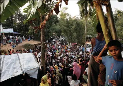  ?? PICTURE: REUTERS ?? Rohingya refugees line up to receive food supplies at Hakim Para refugee settlement near Cox’s Bazar, Bangladesh, yesterday.