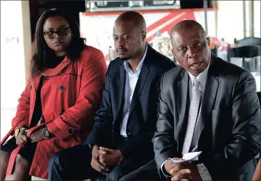  ?? PICTURE: BHEKIKHAYA MABASO ?? CRACKDOWN: MMC Nonhlanhla Sifumba, restaurant owner Sakhumzi Maqubela and mayor Herman Mashaba discuss security measures to combat crime in the famed Vilakazi Street following Sunday’s murder.