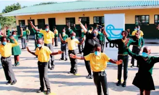  ??  ?? Jubilant Ntabeni Primary School pupils received face masks