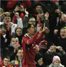  ?? Oli Scarff/AFP ?? O brasileiro Firmino comemora o segundo gol do Liverpool INGLÊS