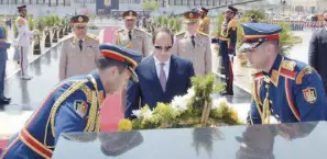  ??  ?? Al-Sisi placing a wreath on the Unknown Soldier Memorial